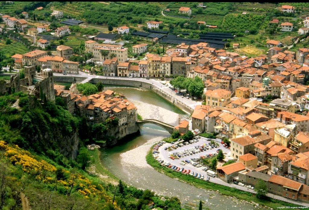 B&B Il Libro Verde Dolceacqua Eksteriør bilde